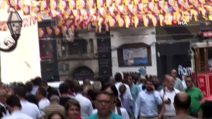 İstiklal Caddesi’nde “istikbal” kuyruğu