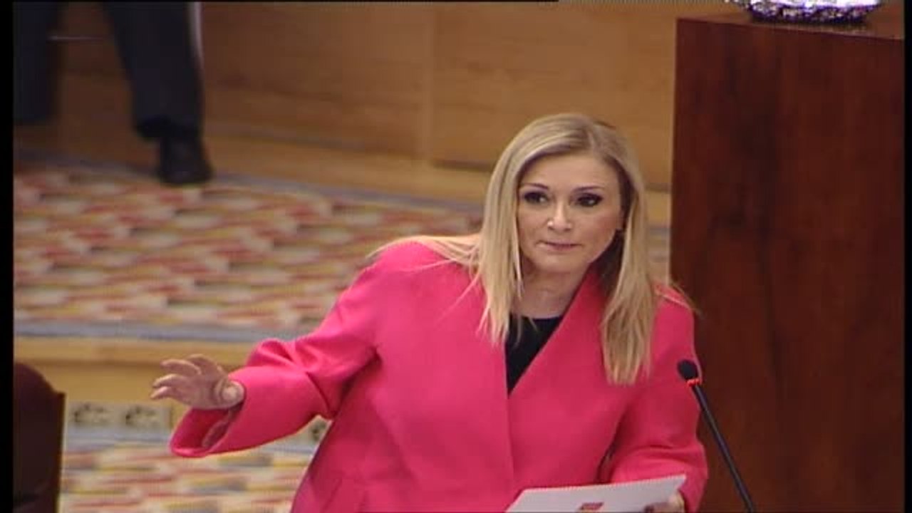 Cifuentes: "No he escuchado ni una sola palabra de apoyo de las mujeres de Podemos referidas a las palabritas que algunos hombres han empleado hacia mí"