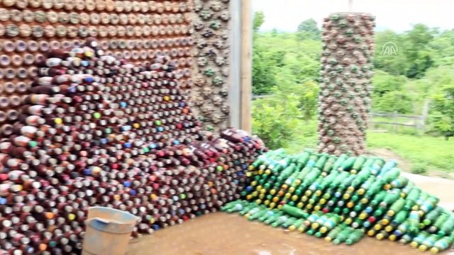 TEMİZ ÇEVRE TEMİZ SU - Doğayı korumak için plastik şişelerden ev inşa etti - ABUJA