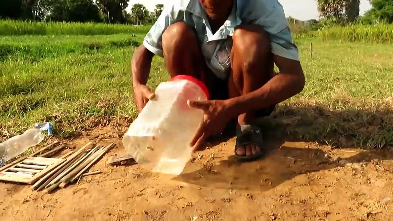 Facile D'Oiseaux Piège À L'Aide De Grosse Bouteille En Plastique - Oiseau Fantastique Piège De La Technologie Que Le Travail À 100% Par Des Hommes