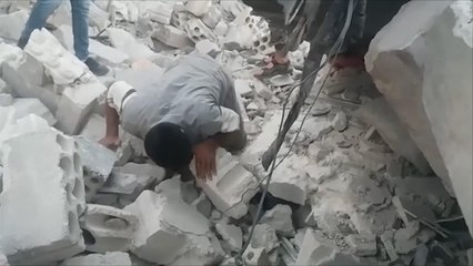 قتلى وجرحى بتواصل غارات النظام على إدلب