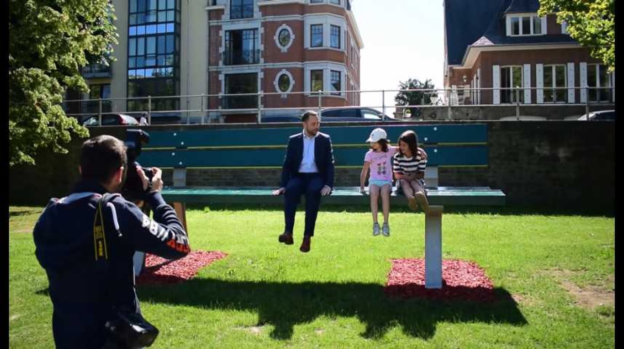 La Ville de Namur acquiert un banc géant et expose 5 autres oeuvres monumentales