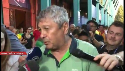 Lucescu'ya röportaj verdiği sırada pet şişe uzatıldı