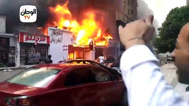 اللقطات الأولى من موقع حريق معرض ملابس في شارع العريش بالهرم