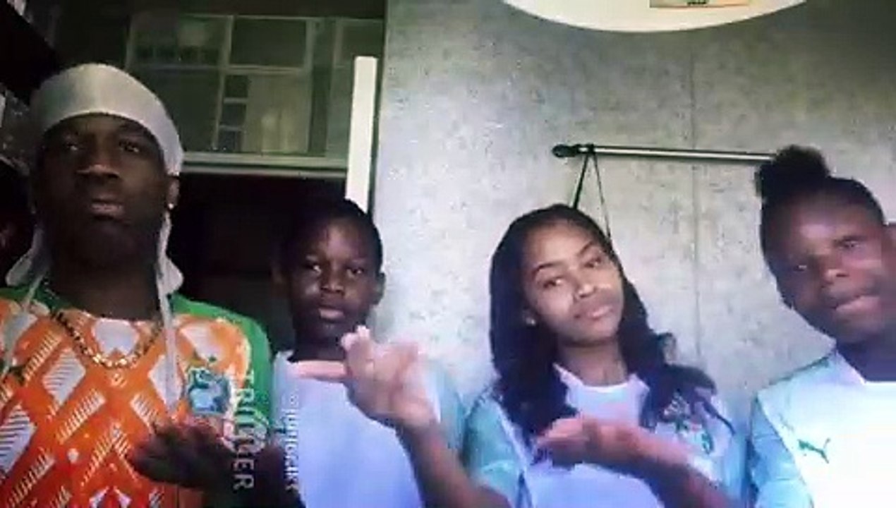 Quand des ados encouragent les éléphants en portant le maillot sur la Toile, voici ce que ça donne !