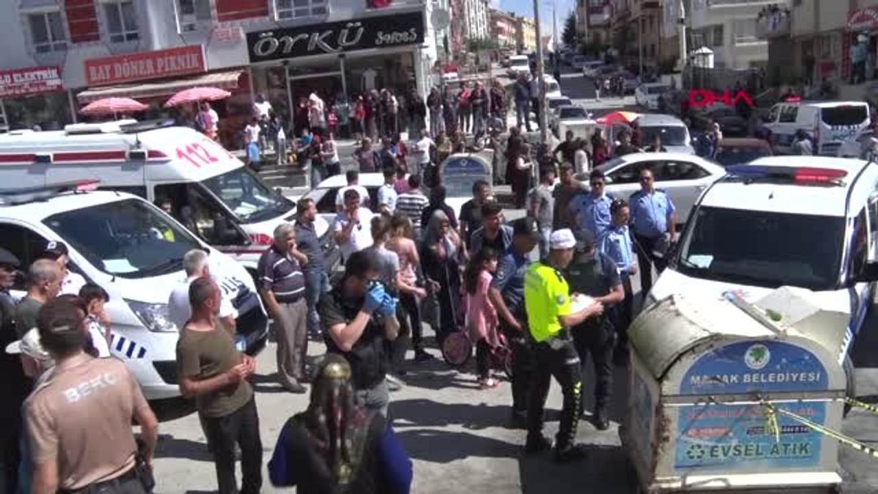 Kamyon çarpan çocuk öldü, anne ve babası gözyaşlarına boğuldu