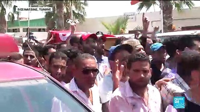 Émotion à Tunis, aux funérailles du policier tué lors des attaques