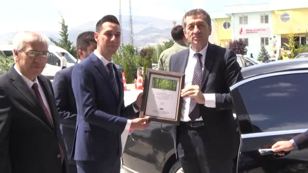 Milli Eğitim Bakanı Selçuk, öğretmenlerle bir araya geldi
