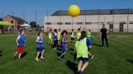 Mouscron: les élèves des écoles libres participent à une journée sportive