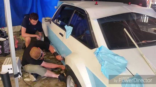 Customisation de la voiture d'Arthur Kerkhov au rallye d'Ypres