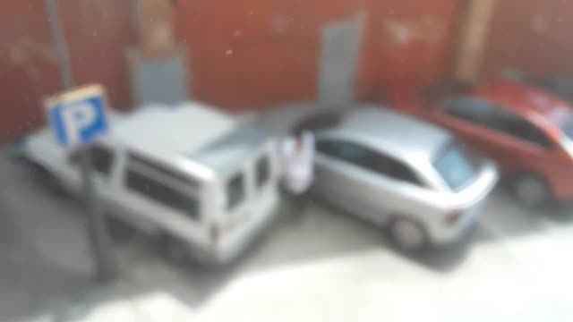 Unos okupas provocan un incendio antes de ser desalojados del local donde vivían