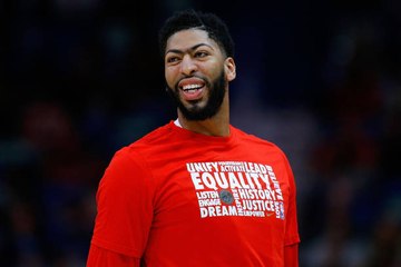 Anthony Davis Helps Lakers Open Max Slot in Free Agency