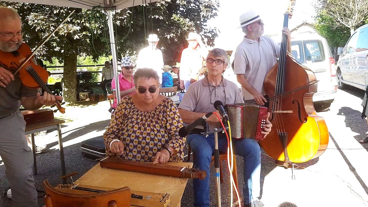 Débuts en musique sur le marché nocturne d'été au Girmont-Val-d'Ajol