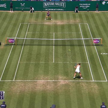 Pliskova blasts by Bertens