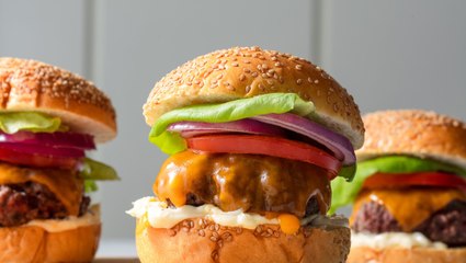 Here's How To Make A Perfect, Restaurant-Worthy Burger At Home