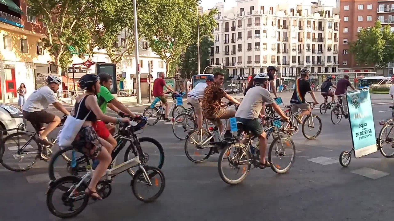 Ciclistas recorren Madrid para pedir continuidad de Madrid Central