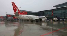 İstanbul Havalimanı'ndan kalkan uçak, kuş sürüsüne çarpınca geri döndü