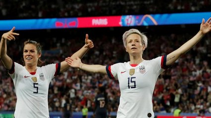 Opositora de Trump coloca EUA nas "meias" e aceita convite (Atualizado)