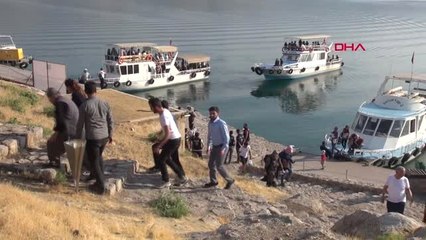 VAN Akdamar Adası'nda çok dilde konser