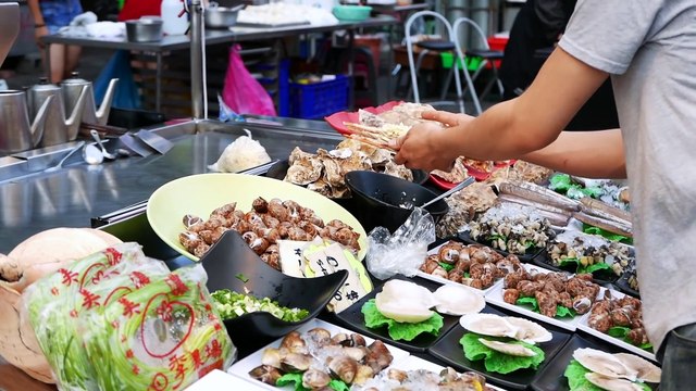 Japanese vs Taiwanese Street Food - FRIED EGG OMELETTE Japan Taiwan