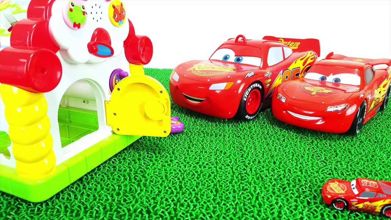 Disney Pixar Cars McQueen & Mack Truck  All Friends Rush into the Toy House Spo Spo Movie