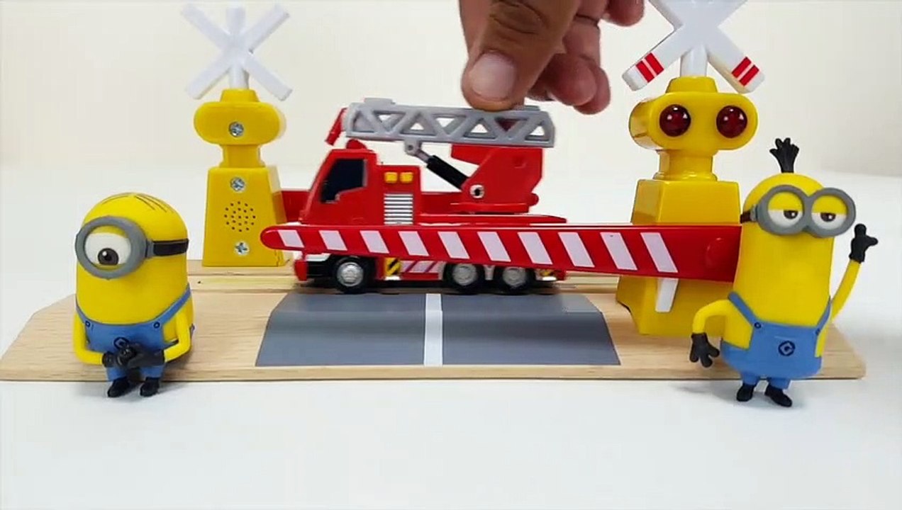 Minion Car to Work Tayo Friends Thomas Railroad Crossing Learn Colors For Kids-BooBooToys