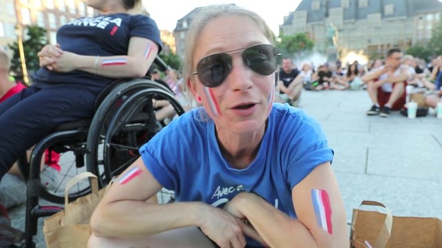 Ambiance à Strasbourg, avec les supporteurs de France-Etats-Unis place Kléber