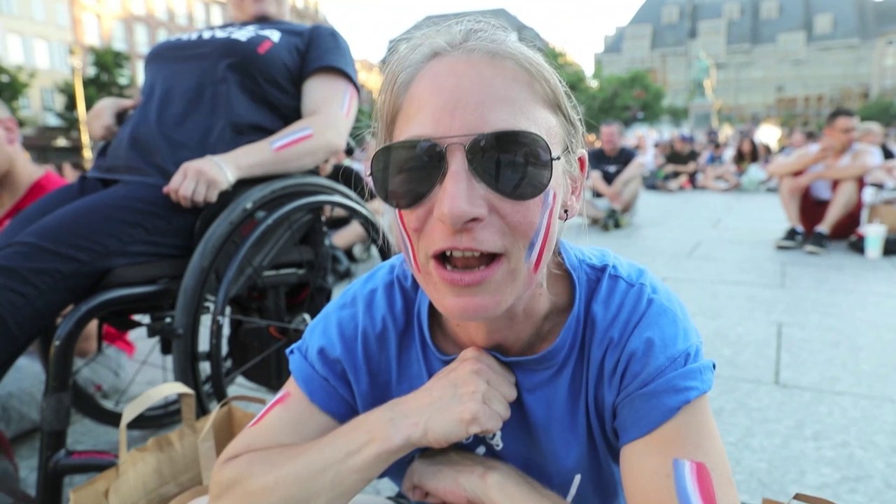 Ambiance à Strasbourg, avec les supporteurs de France-Etats-Unis place Kléber