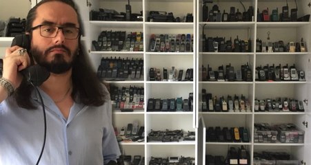 Tam 2 bin tane cep telefonu! Gece yatarken bile yanından ayırmıyor