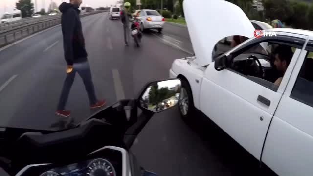 E-5'te yaralı yavru kediyi kurtarma operasyonu kamerada