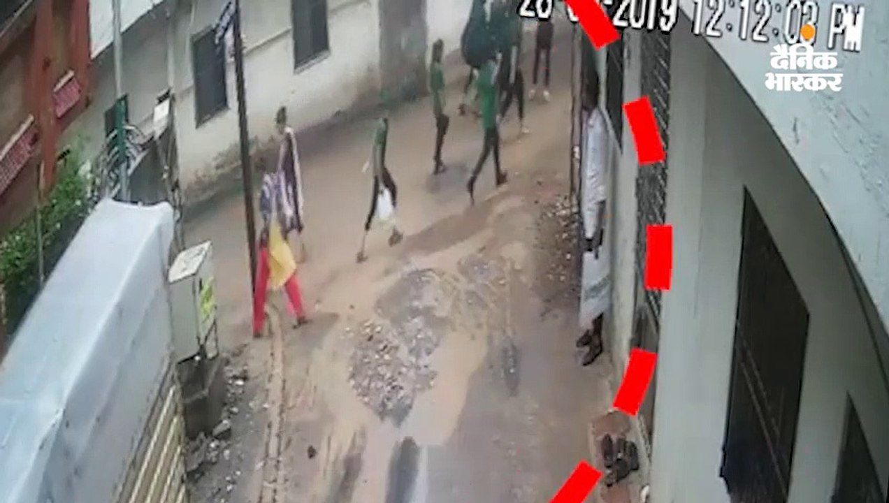 खंभे को छूते ही करेंट से 6 सेकेंड में ही युवती...