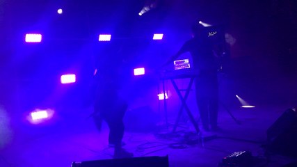 Le duo électro Dampa sur la scène d’Un Singe en été