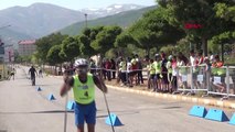 BİTLİS Tekerlekli Kayak Türkiye yarışları Tatvan'da başladı