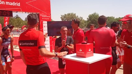 Indurain, César y Urzáiz, protagonistas de un reto solidario en el Santander Triatlón de Madrid