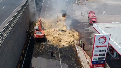 Manisa'da saman yüklü tır yandı