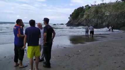 Denize giren 2 kişiden biri kayboldu