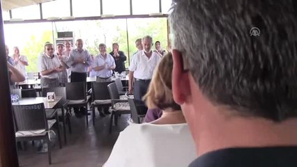 Nevin öğretmen 47 yıl sonra öğrencileriyle buluştu