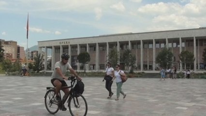 Albaneses reflexionan ante jornada electoral teñida de temor a la violencia