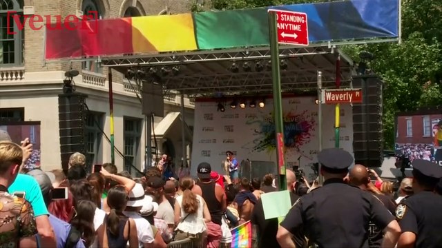 Putin Insists ‘Genius Musician’ Elton John is ‘Mistaken’ on Russian LGBT Rights