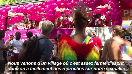 Marche des fiertés sous la chaleur à Paris