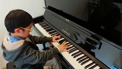Jonah ho, 7 ans, interprête "Clair de Lune" de Beethoven