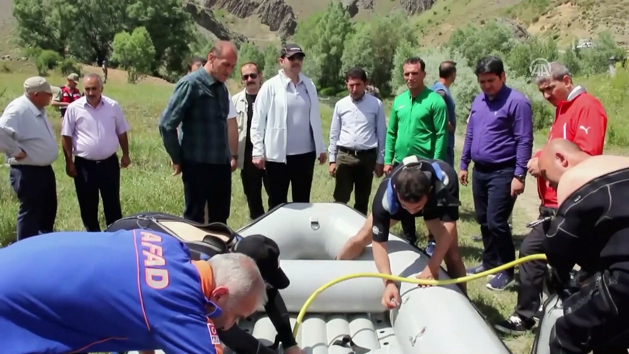 Sivas Valisi Ayhan, Tödürge Gölü'nde botla gezdi