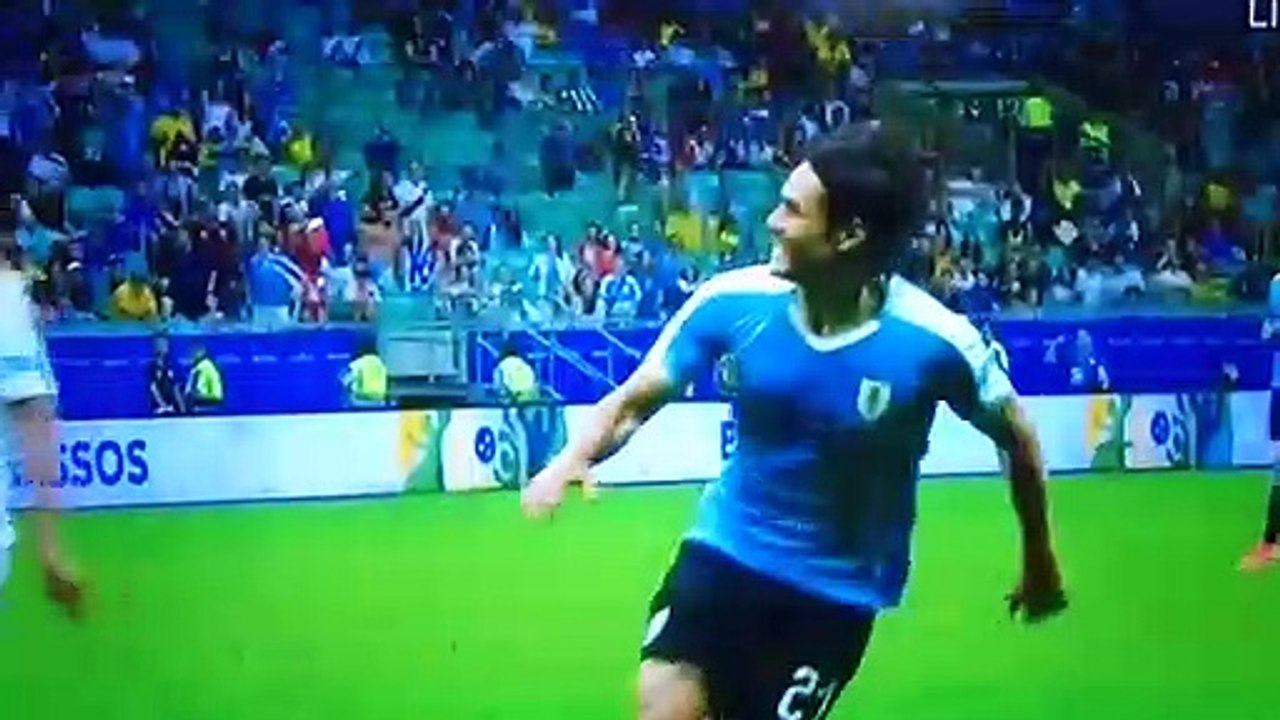 URUGUAY PERU Cavani Disallowed goal