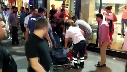 Yüzlerce turistin gözü önünde silahlar konuştu: 1 yaralı