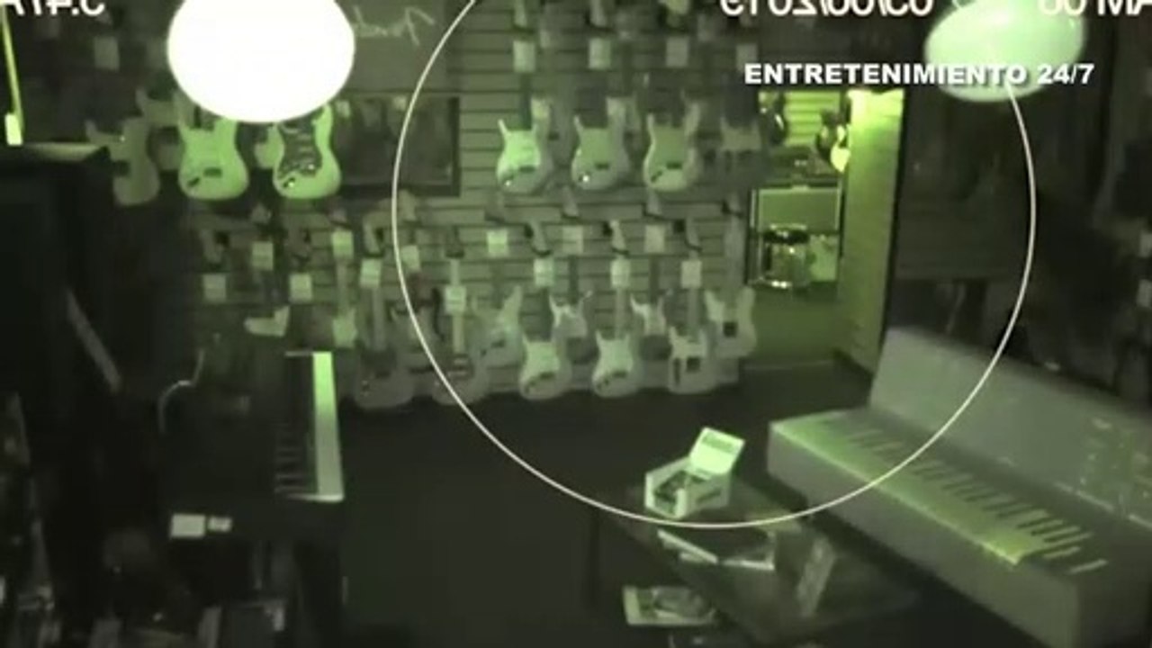 Graban un Fantasma en una Tienda de Guitarras