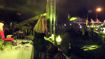 Azerbaycanlı şarkıcıdan sağanak altında konser - IĞDIR