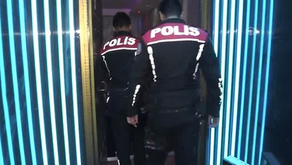 Kaçak çalıştırılan kadınlar gizli bölmede yakalandı