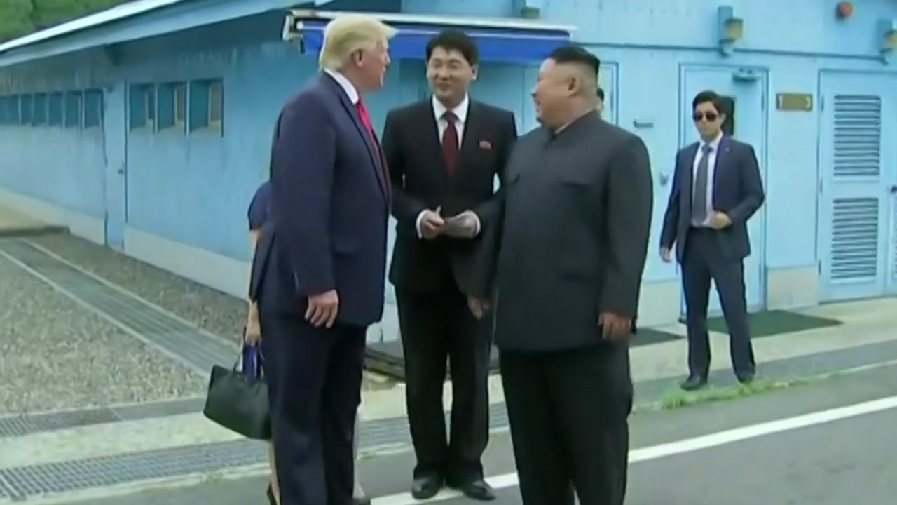 손 잡고 북으로 남으로...북·미 정상 역사적 만남 / YTN