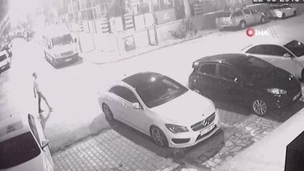 Okuldan bilgisayar çalan hırsız kamerada