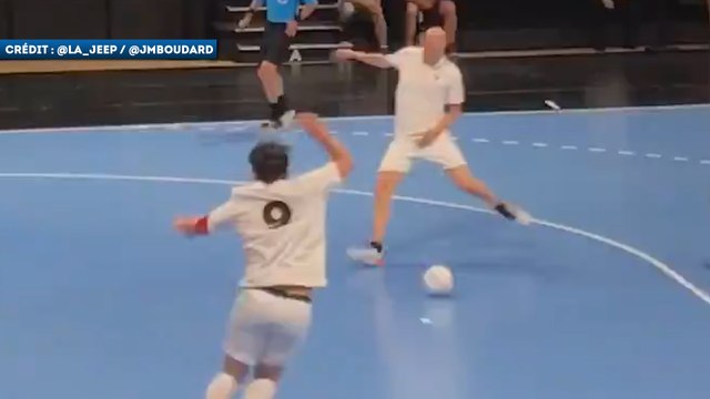 Le but de Zinédine Zidane lors d'un tournoi des Légendes